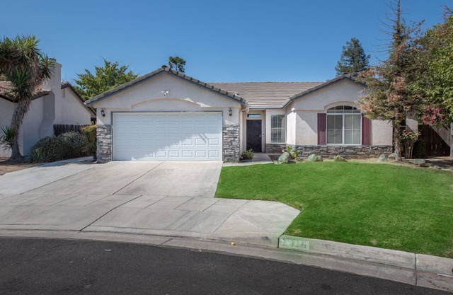 4bd 2 ba Home with Pool Near Airport and Hwys