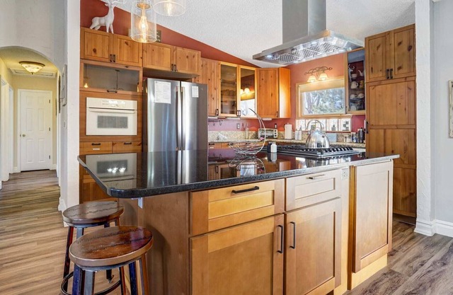 4BD with Huge TV and Fireplace! Close to Parks!