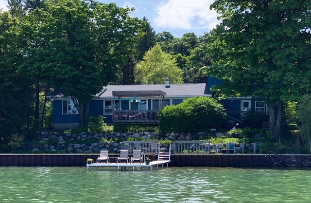 4BDR/3BTH waterfront home, dock, firepit, sunsets & in the heart of winecountry