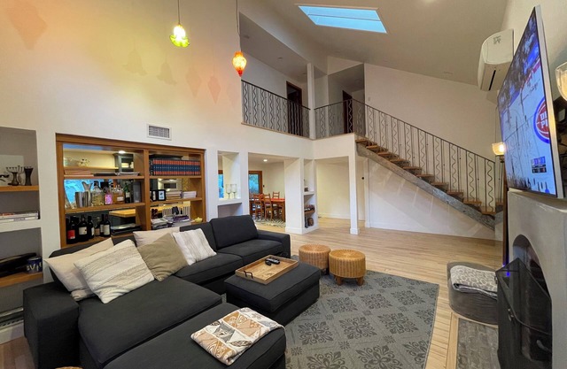 4BDs Hillside Oasis w/Hot tub
