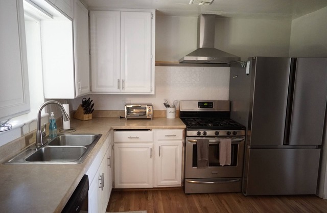 4bed/2ba w private patio