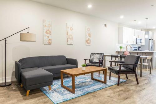 4bedrm4bath-backyardwifi-wdcoffeeparking