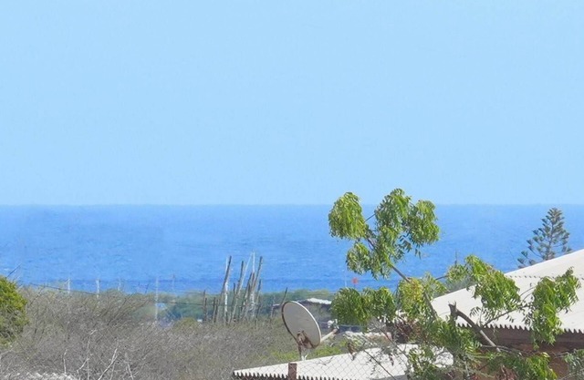 4BlessingsCuracao Spacious apartment, balcony with neighborhood view, 2 floors