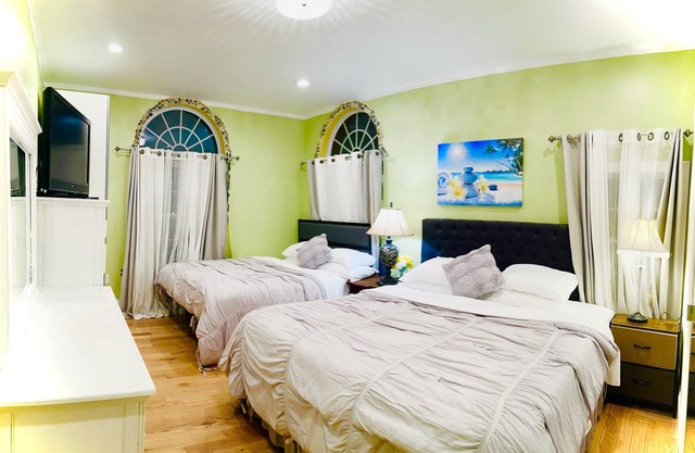 4BR 2BATH 7BED WOLLASTON BEACH.NearBOSTON1