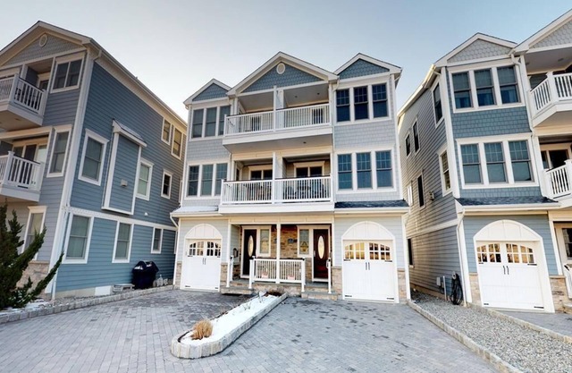 4BR, 4BTH Oceanfront Townhome