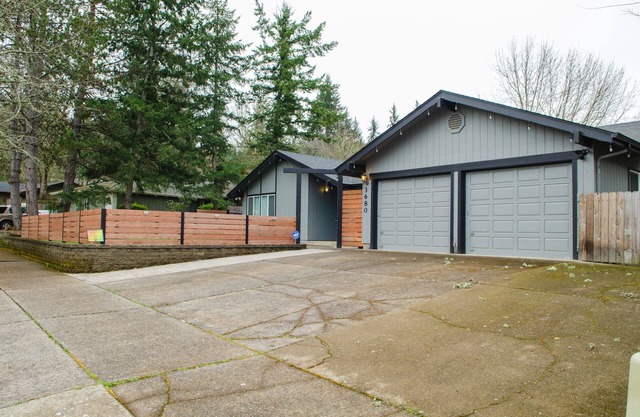 4BR-Fun-Festive-House