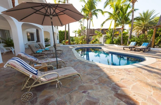 4BR VILLA HEATED POOL IN GATED COMMUNITY