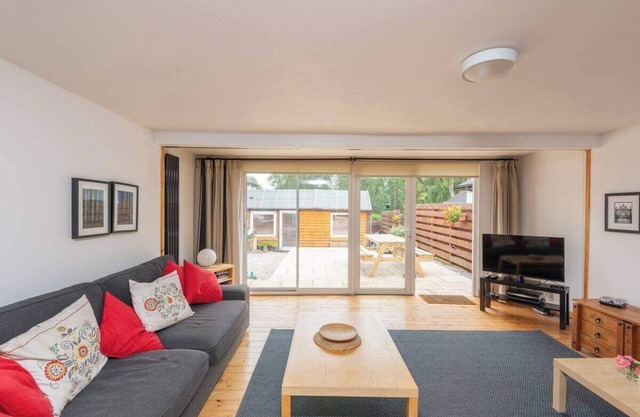 4guests-2br-privategarden-freeparking