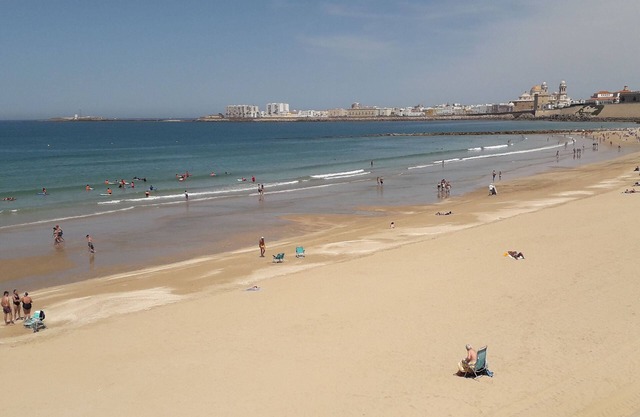 4th floor apartment in historic Cadiz, and just a 10 minutes walk to the beach.