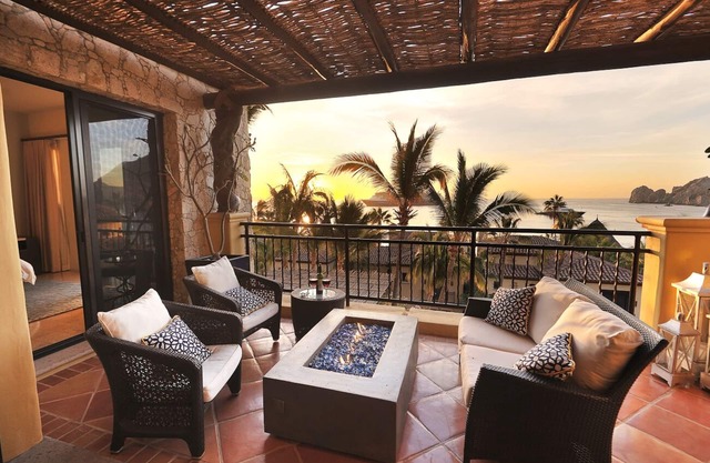 4th night free -Luxury 4 BD Oceanview Cabo Condo in Resort, 5-Star Service