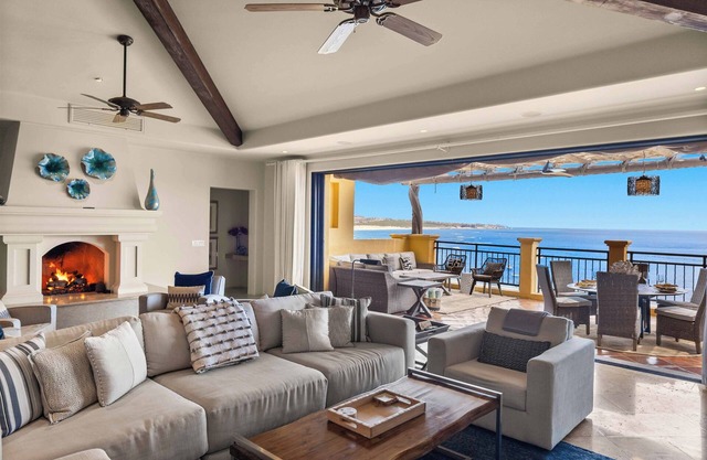 4th night free! Oceanview Penthouse, 5-star Service & Resort Amenities in Cabo