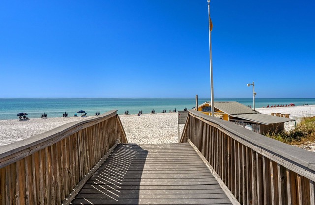 4th Nt FREE - Stay thru 11/22! Beach Cottage w/(2) XL GOLF CARTS, Pool, Beach