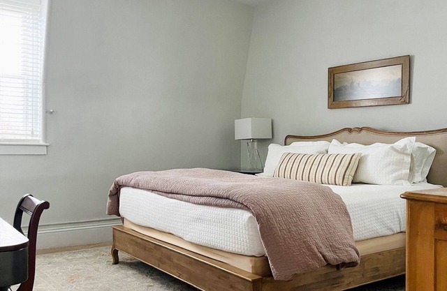 4th of 4 Hotel-Style Apts in Historic Row House; Walk to HWS, Lake, Linden St.
