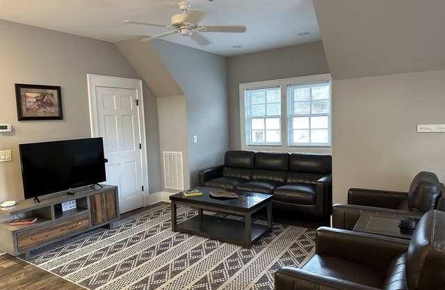 4th St Market 1 - Walk to Town Apartment in Highlands NC