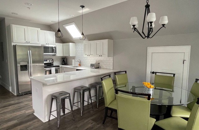 4th St Market 2 - Walk to Town Apartment in Highlands NC