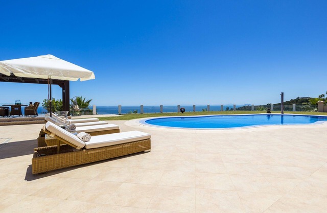 5 Bdrms Beautiful Mansion, The Hills of Estepona!