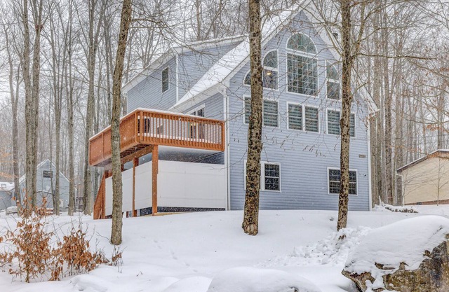 5 BedRm w/ King Bed, Game Room, Fire Pit & Hot Tub