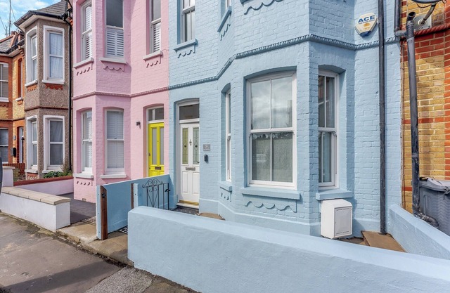 5 bedroom accommodation in Broadstairs