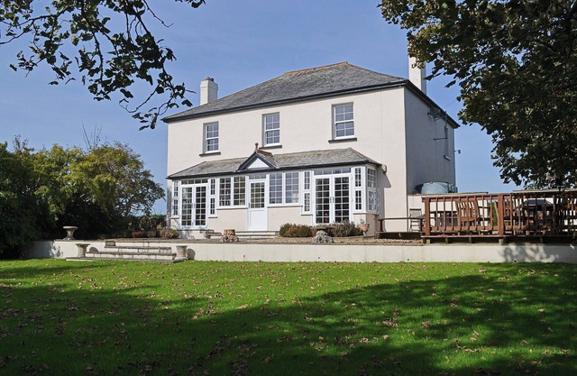 5 bedroom accommodation in Stratton, Bude
