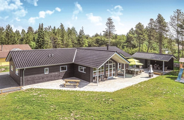 5 bedroom amazing home in Blåvand