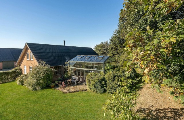 5 bedroom awesome home in Erslev