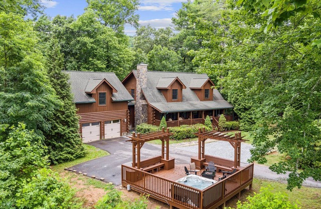 5-bedroom cabin 15 minutes from Great Smoky Mountains National Park
