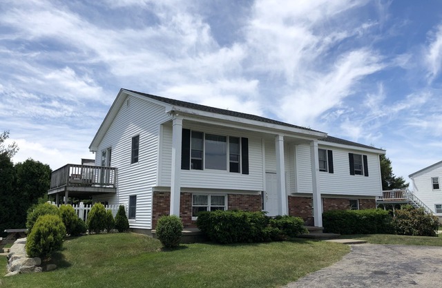 5 Bedroom Home Walking distance to Scarborough Beach. Central Air!