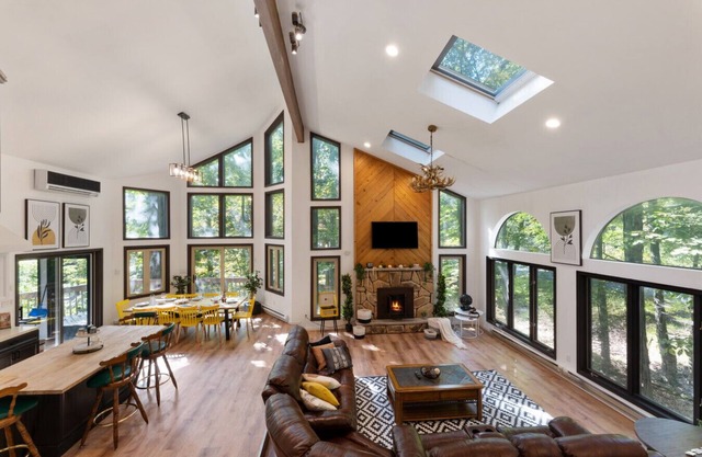 5 Bedroom House next to the lake