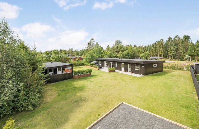 5 bedroom lovely home in Højslev