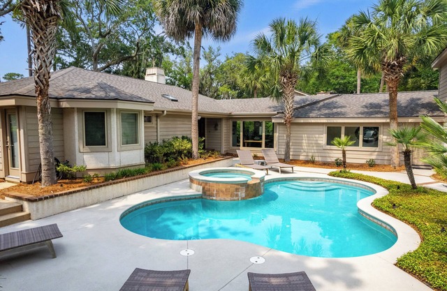 5 bedroom luxurious retreat overlooking the lagoon