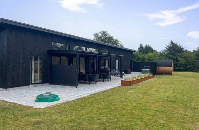 5 bedroom stunning home in Hadsund