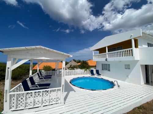 5 Bedroom Villa with Swimming Pool