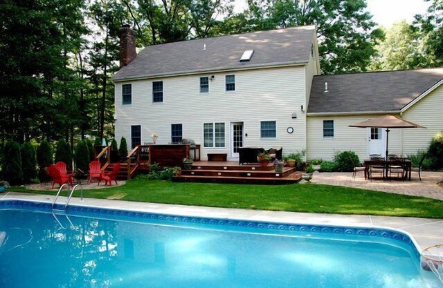 5 bedroom with pool and privacy 5 min from town