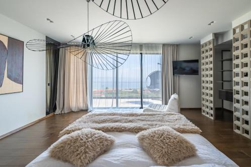 5 bedrooms 5 bathrooms LUXURY House with pool