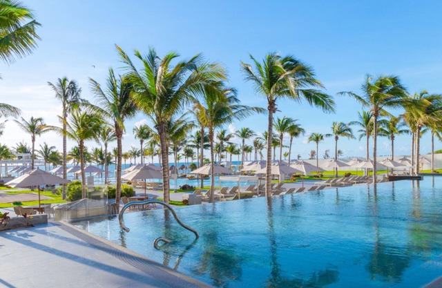 5 diamond resort in Cancun near the playa de Mujares only $250/night!