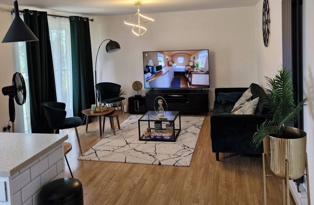 5 Guests - Pet Friendly - Balcony & Free Parking