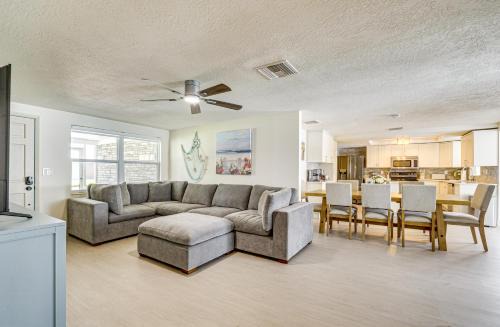 5 Mi to Beach Home with Pool in Holiday!