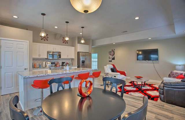 5 Mi to Downtown: Fort Worth Home w/Yard