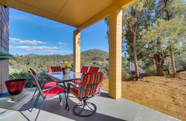 5 Mi to Dtwn Prescott: Home w/Deck & Mtn Views