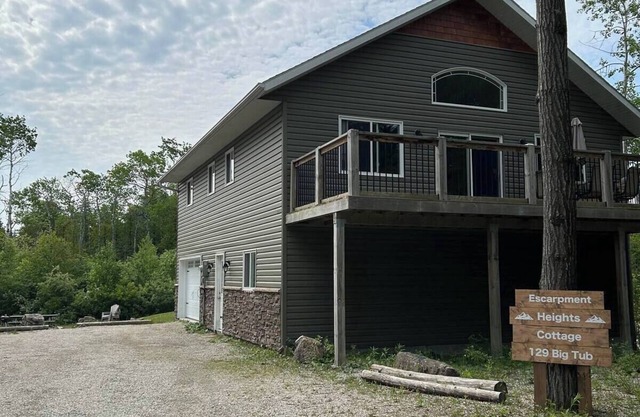 5 minute walk Bruce Anchor Boats & LightHousenFamily Friendly, 4 Bedroom Cottage