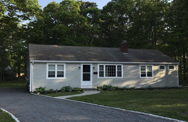 5 minute walk to South Middle Beach and Bass River Beach,nCentral A/c!
