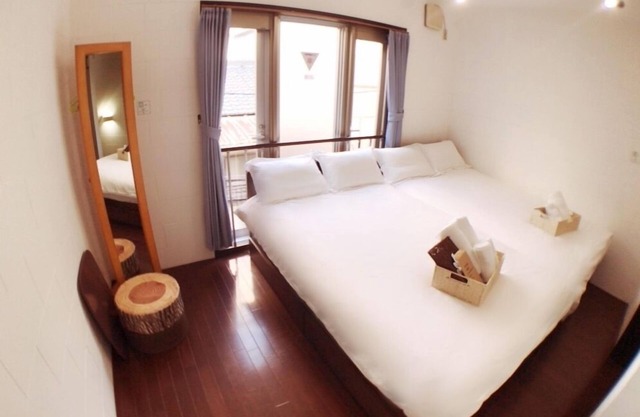 5 minutes by train, 10 minutes by JR/10 minutes from Umeda 5 minutes/9 minutes by Namba/7 minutes by Shintobashi/45 minutes by Kyoto/private safety bath/wifi