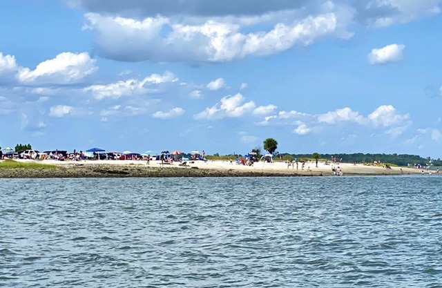 5 minutes from the beach. 10 minutes to see your Marine graduate!