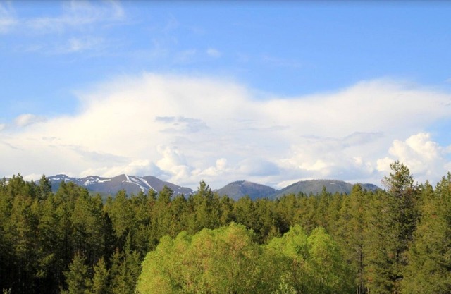 #5 - MOOSE CABIN – BEAUTIFUL PRIVATE SETTING, 6 MILES TO GLACIER PARK