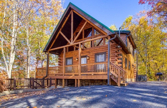 5'O clock Somewhere- Hot Tub, Game Room, WIFI, FREE attraction tickets for each paid day!
