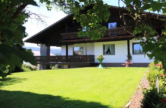 5-star country house with tiled stove and large covered terrace