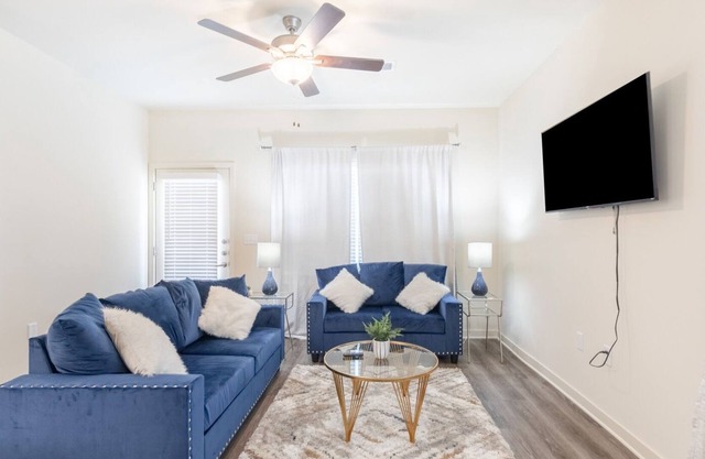 5-STAR Cozy King Suite with Garage