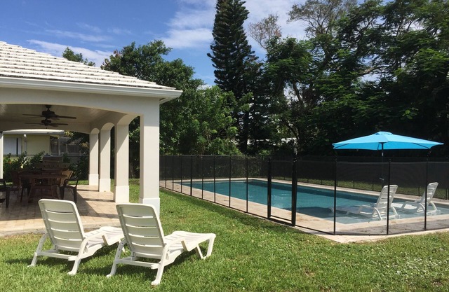 5 Star! Prime Location East Boca, 38' Salt Water Heated Pool
