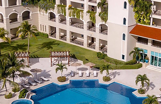 5 Stars-Landmark Resort Beachfront Luxury Condo1rstFloor-AC-WiFi-Balcony-Parking