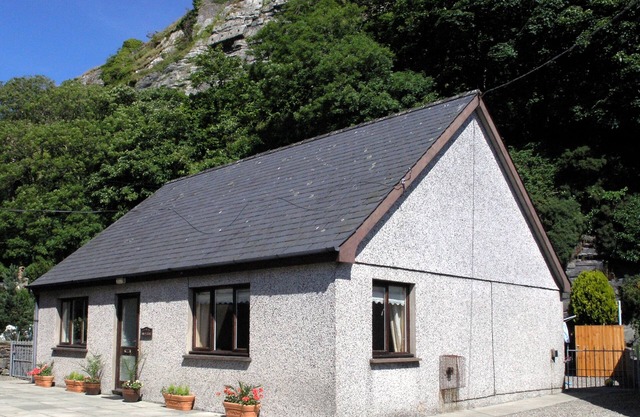 5*Tan-Y-Graig Lies Below Harlech Castle